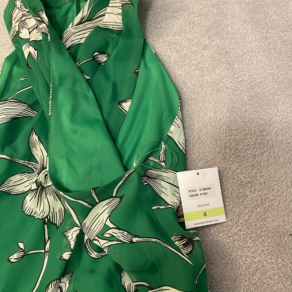 Topical bright green maxi dress - Picture 2 of 5